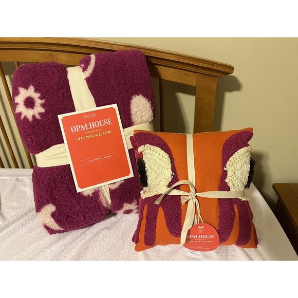 NEW Opalhouse w/ Jungalow Gift Set - Fuzzy Blanket Throw Twin XL Size & Pillows - Picture 1 of 9